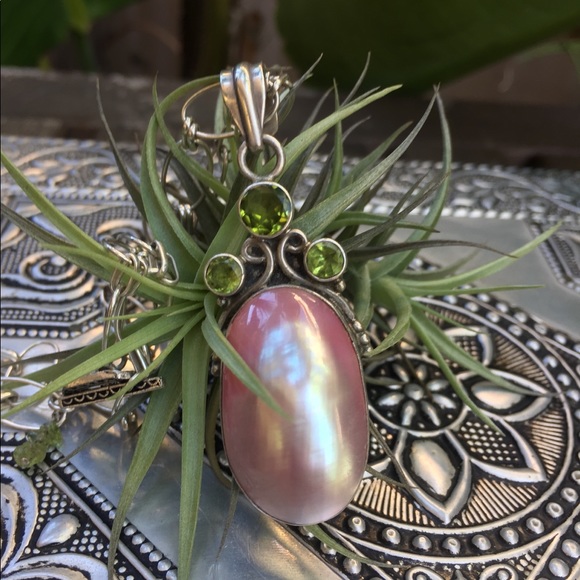 Jewelry - Mother of pearl peridot .925 solid sliver pendant